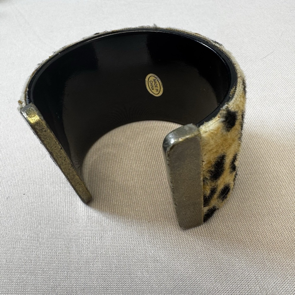 Chunky Animal Print Fur Wide Cuff ‎ Bracelet - Picture 4 of 6